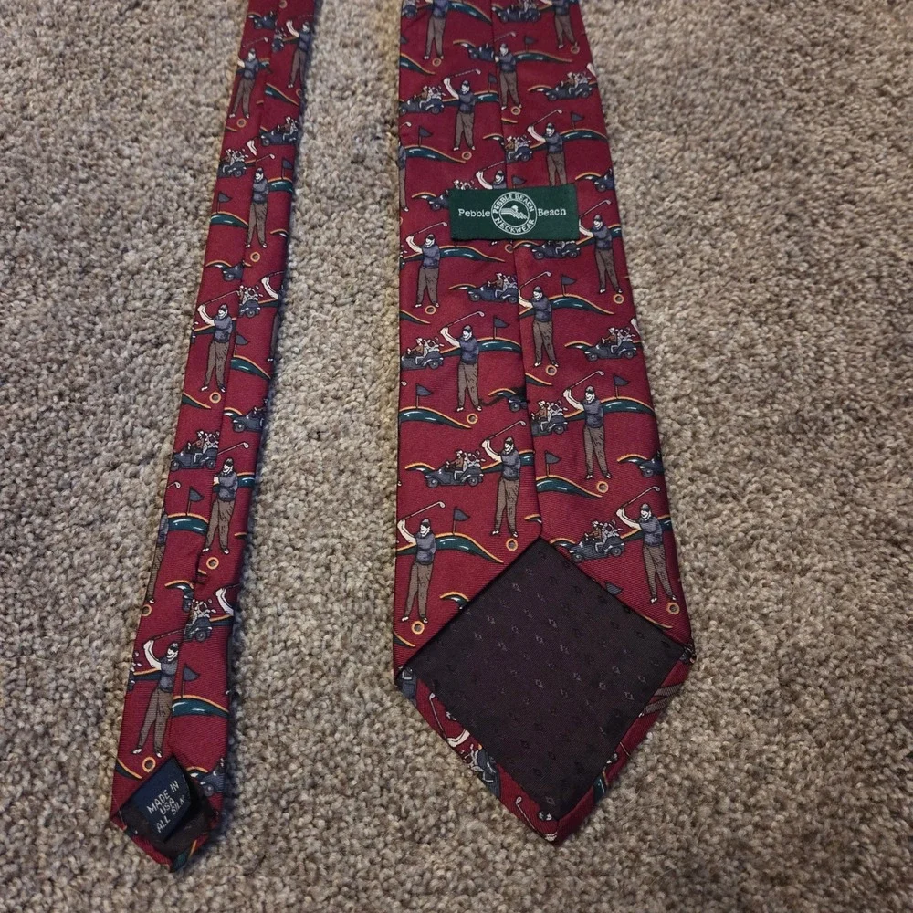 Pebble Beach Mens Silk Tie Burgundy Red Golf Novelty Print Made in USA Classic
